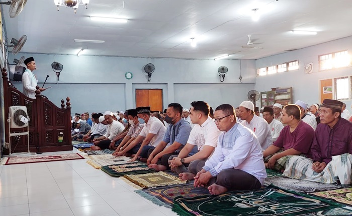 Suasana Salat Idul Adha bejemaah di masjid Rutan Medaeng.
