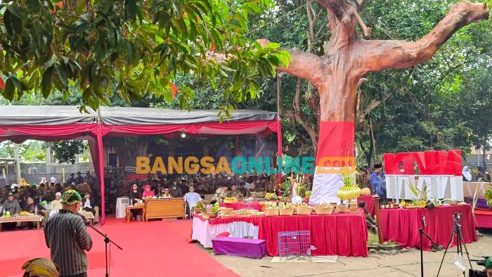 Ruwatan Negara Menyongsong Indonesia Mercusuar Perdamaian Dunia di halaman Situs Persada Sorkarno Ndalem Pojok. Foto: Muji Harjita/BANGSAONLINE