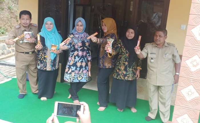 Bisa Dongkrak Pariwisata, Ketua TP PKK Madiun Apresiasi UMKM Coklat Desa Bodag