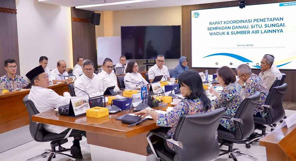 Menteri ATR/BPN saat menghadiri rapat koordinasi di Kementerian PU.