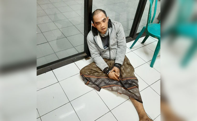 Tersangka pencuri kotak amal saat diamankan di Mapolsek Gedangan.