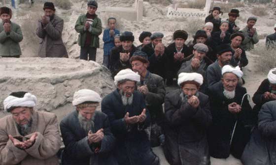 China Larang Muslim Lakukan Ibadah, Dipaksa Patuh pada Ateisme Marxis