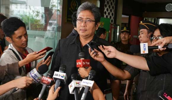 Jampidsus Arminsyah memberi keterangan terkait agenda pemanggilan mantan Ketua DPR Setya Novanto di Kejaksaan Agung, Jakarta, Rabu (13/1). foto: republika