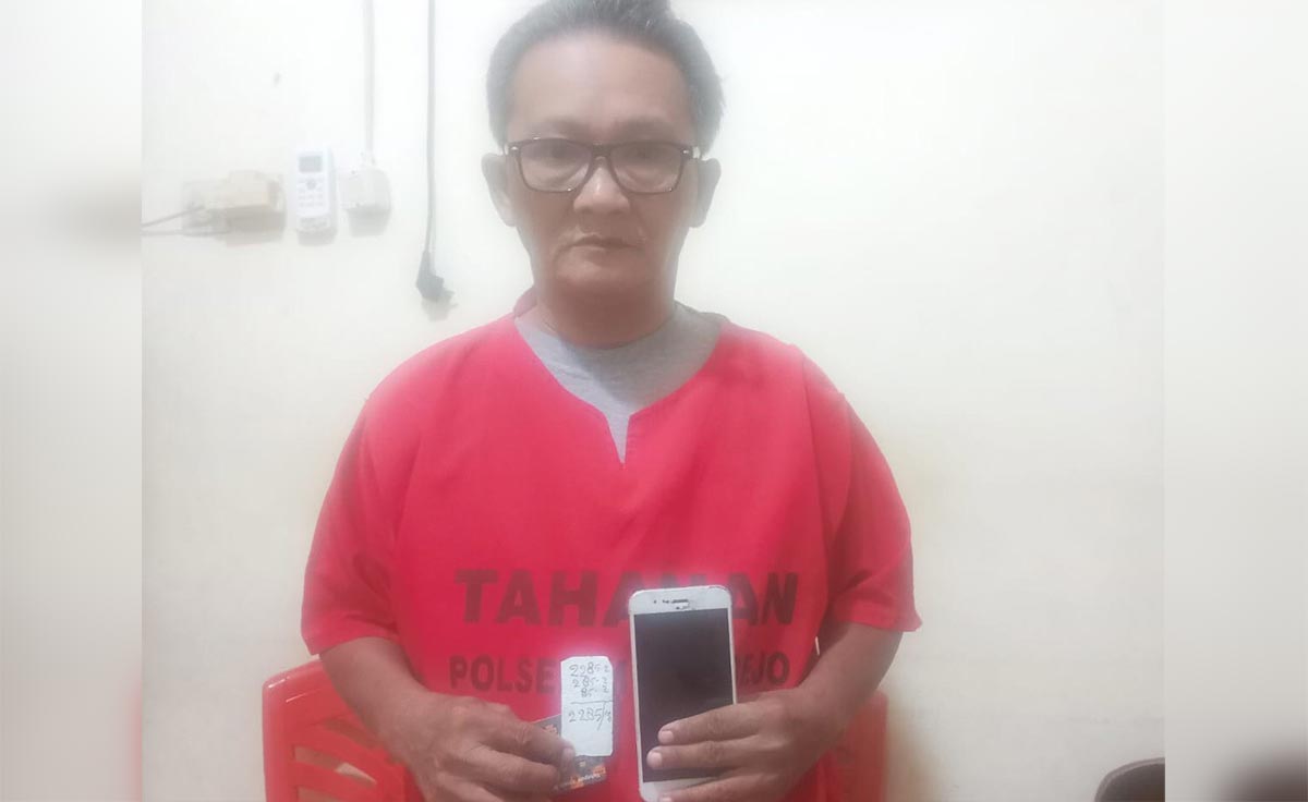 Tersangka Ahmad Mahfud Iman diamankan di Mapolsek Mulyorejo.