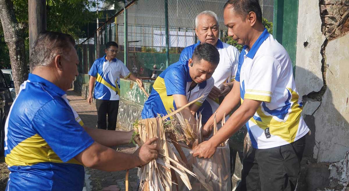 Peringati Hari Lingkungan Hidup, Setdakab Trenggalek Gelar Kerja Bakti
