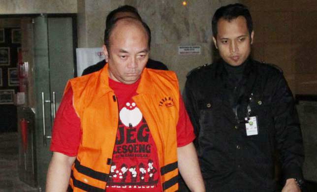 Kasubdit Pranata Perdata MA Andri Tristianto Sutrisna memakai rompi tahanan KPK.