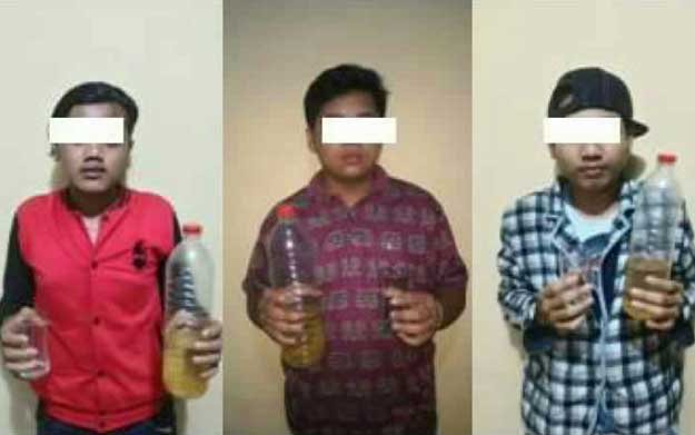 Tiga dari tujuh remaja yang diciduk.