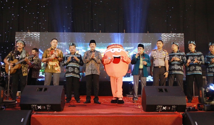 SI KUPANG: KPU Sidoarjo mengenalkan maskot Kudesi saat peluncuran tahapan Pilbup Sidoarjo 2020, Sabtu (1/2) malam. foto: ist