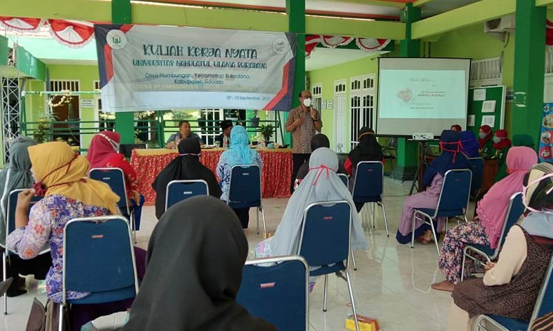 EDUKASI WARGA: Sosialisasi pencegahan Covid-19 yang digelar LPBINU-LKNU Sidoarjo di Desa Plumbungan, Sukodono, Selasa (8/9) lalu. foto: ist