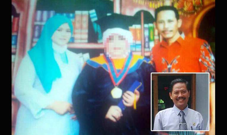 Foto kenangan Indah dan Mustain, saat wisuda SMA putri Indah.Inset: Kepada BKD Gresik M. Nadlif. foto: istimewa