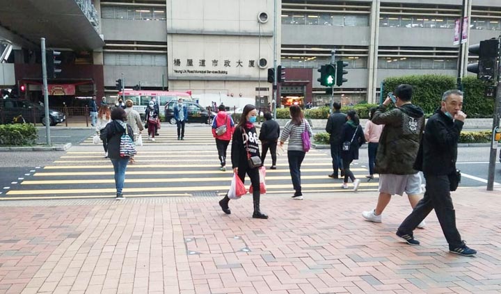 Mayoritas warga di Hongkong menggunakan masker saat bepergian pasca maraknya Virus Corona.