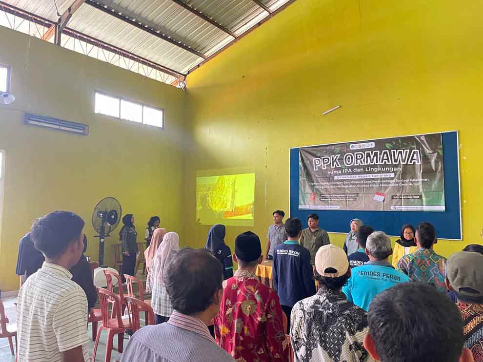 Kegiatan Training of Trainer (ToT) yang digelar oleh PPK Ormawa Hima IPA dan Lingkungan Unnes di Balai Desa Peron, Kecamatan Limbangan, Kabupaten Kendal.