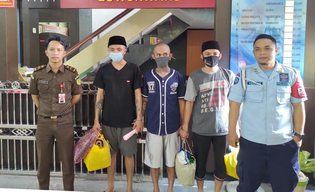 Tiga orang tersangka kasus narkoba yang dijebloskan ke Lapas Kelas 1 A Lowokwaru Malang.