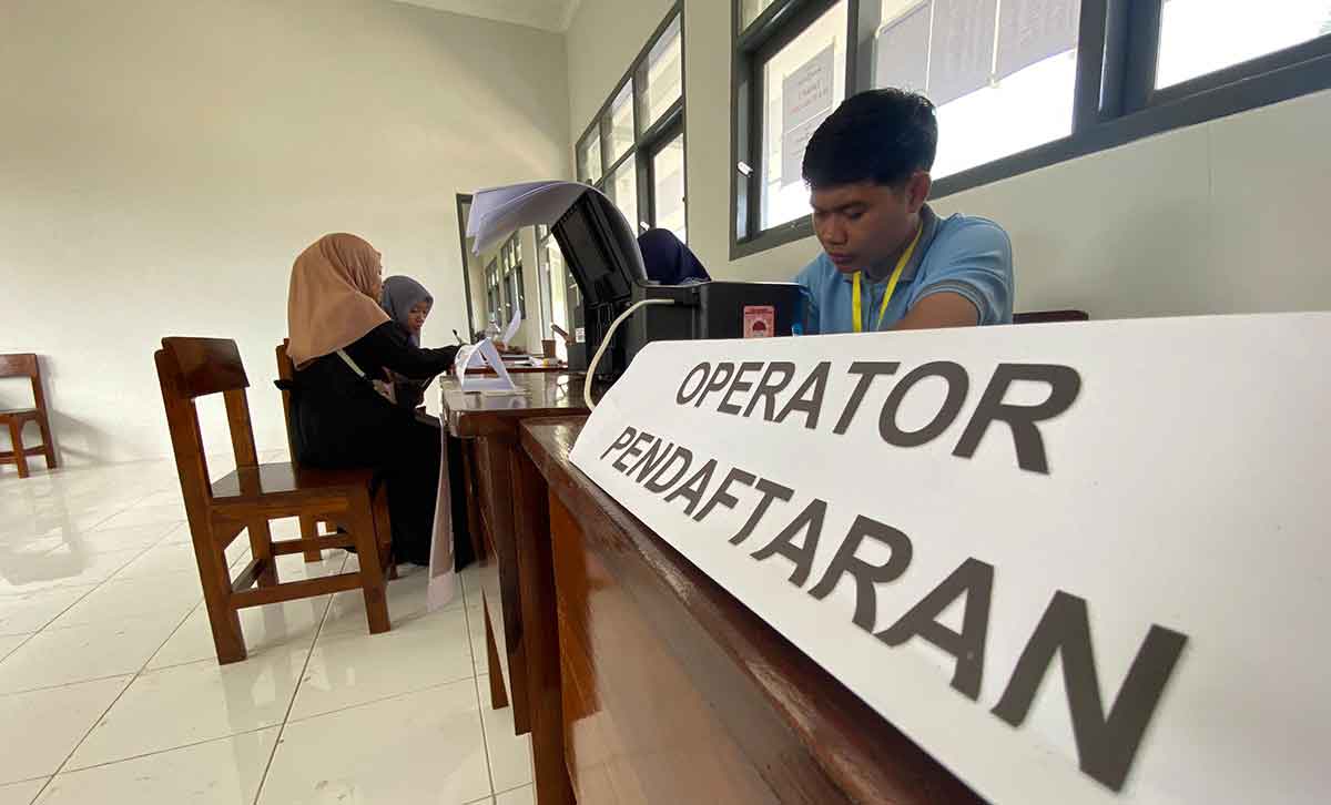 Proses pendaftaran siswa di SMPN 3 Mojo, Kabupaten Kediri. Foto: Ist