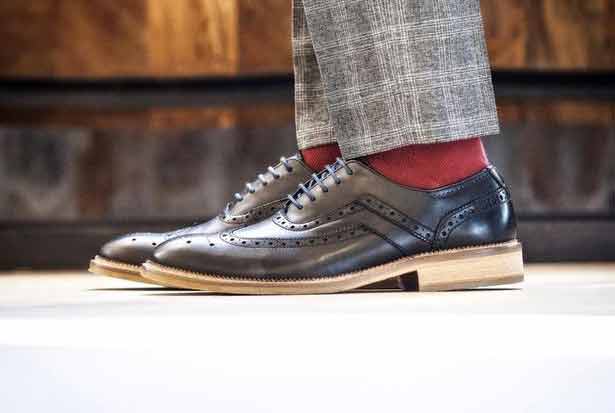 Inilah jenis sepatu yang dikirimkan ke Presiden AS Trump. foto: mirror.co.uk