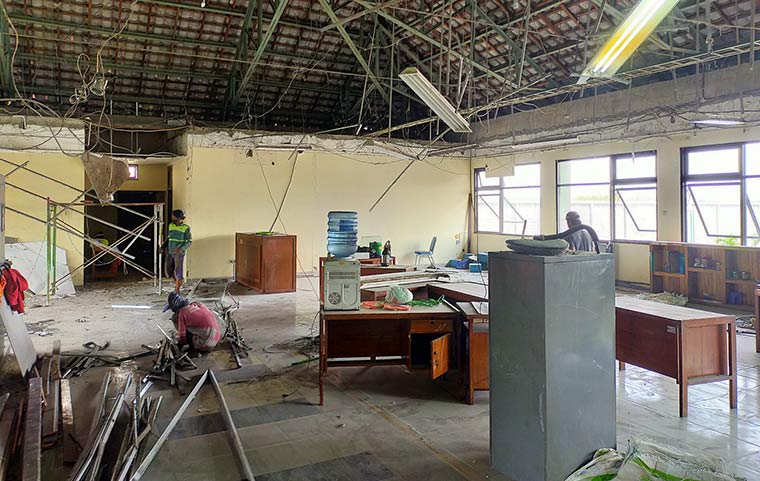 Pembangunan interior di Graha Pelayanan Publik (GPP) Kabupaten Pasuruan.