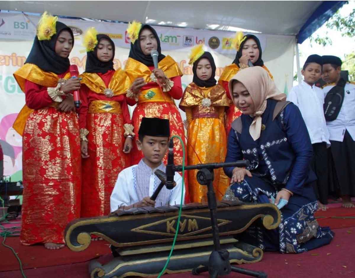 Bersama Para Santri Wali Kota Mojokerto Peringati Maulid Nabi Muhammad