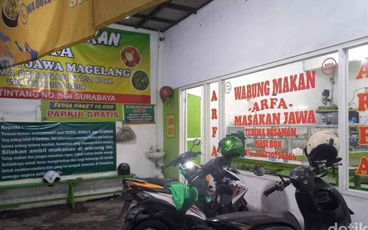 Warung makan Arga yang gratiskan khusus mahasiswa yang terdampak bencana. Foto: Detik.com
