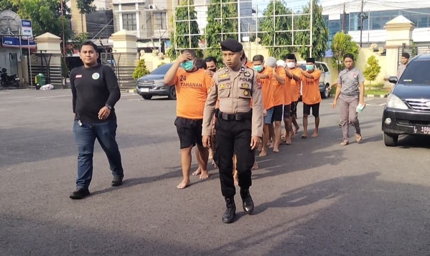 Ringkus Pengedar Narkoba, Anggota Polres Pamekasan Sempat Dilempari Batu oleh Warga di Proppo