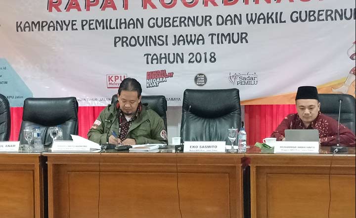 Gogot Cahyo Baskoro dan M.  Arbayanto, dua di antara 5 incumbent yang terpilih menjadi anggota KPU Jatim periode 2019-2024. foto: dok.