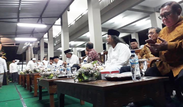 Para tokoh nasional yang menghadiri haul ke-10 Gus Dur di Pesantren Tebuireng, Sabtu (21/12/2019) malam. foto: bangsaonline.com