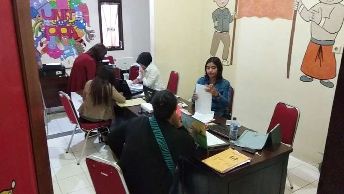 Sebanyak tujuh ibu muda menjadi korban arisan online. Mereka melaporkan kejadian itu ke Satreskrim Polres Blitar Kota.