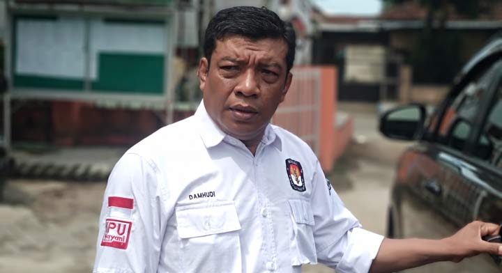 Damhudi, Ketua KPU Pacitan. foto: YUNIARDI S/ BANGSAONLINE