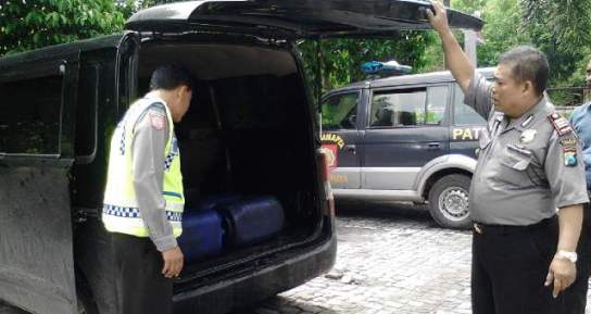 Grand Max yang diduga milik pelaku kejahatan. (Haris/bangsaOnline.com)