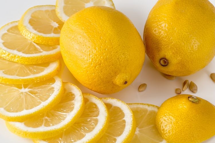 Apakan Rutin Konsumsi Air Lemon Dapat Turunkan Berat Badan? Simak Penjelasannya. Foto: Ist