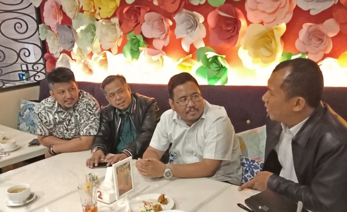 Anwar Sadad (2 dari kanan), Ketua Harian Badan Pemenangan Provinsi Prabowo-Sandi Jawa Timur. Foto: DIDI R/BANGSAONLINE