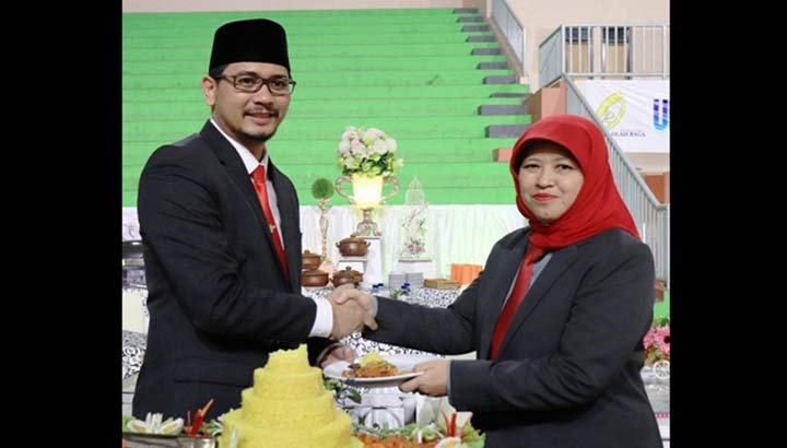 Sebagai wujud syukur kepada Allah SWT, dilaksanakan pemotongan tumpeng oleh Wawali Pasuruan diberikan kepada Plt. Kepala Dinas Pendidikan dan Kebudayaan Kota Pasuruan Ir. Siti Zuniati, M.M.