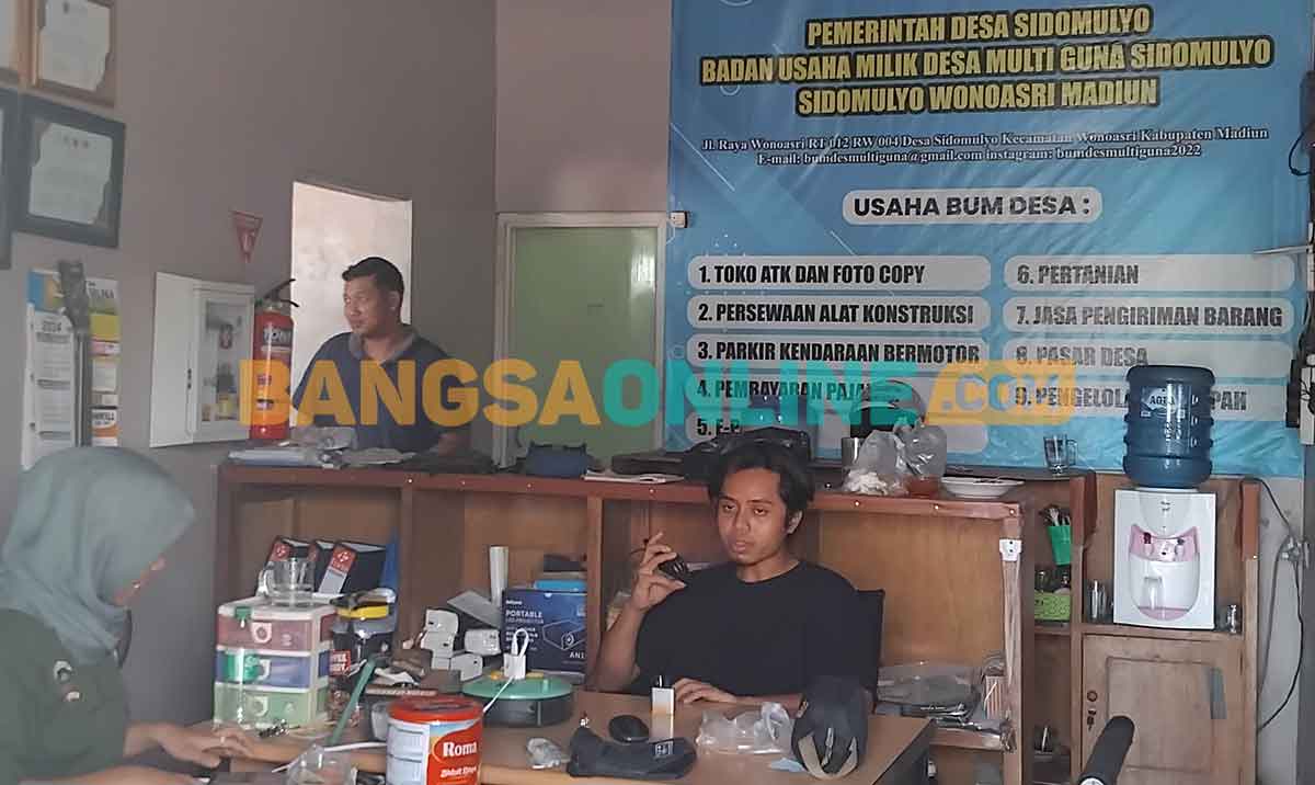 Suasana kantor BUMDes Multi Guna, Desa Sidomulyo, Kecamatan Wonoasri, Kabupaten Madiun. Foto: HENDRO SUHARTONO/BANGSAONLINE