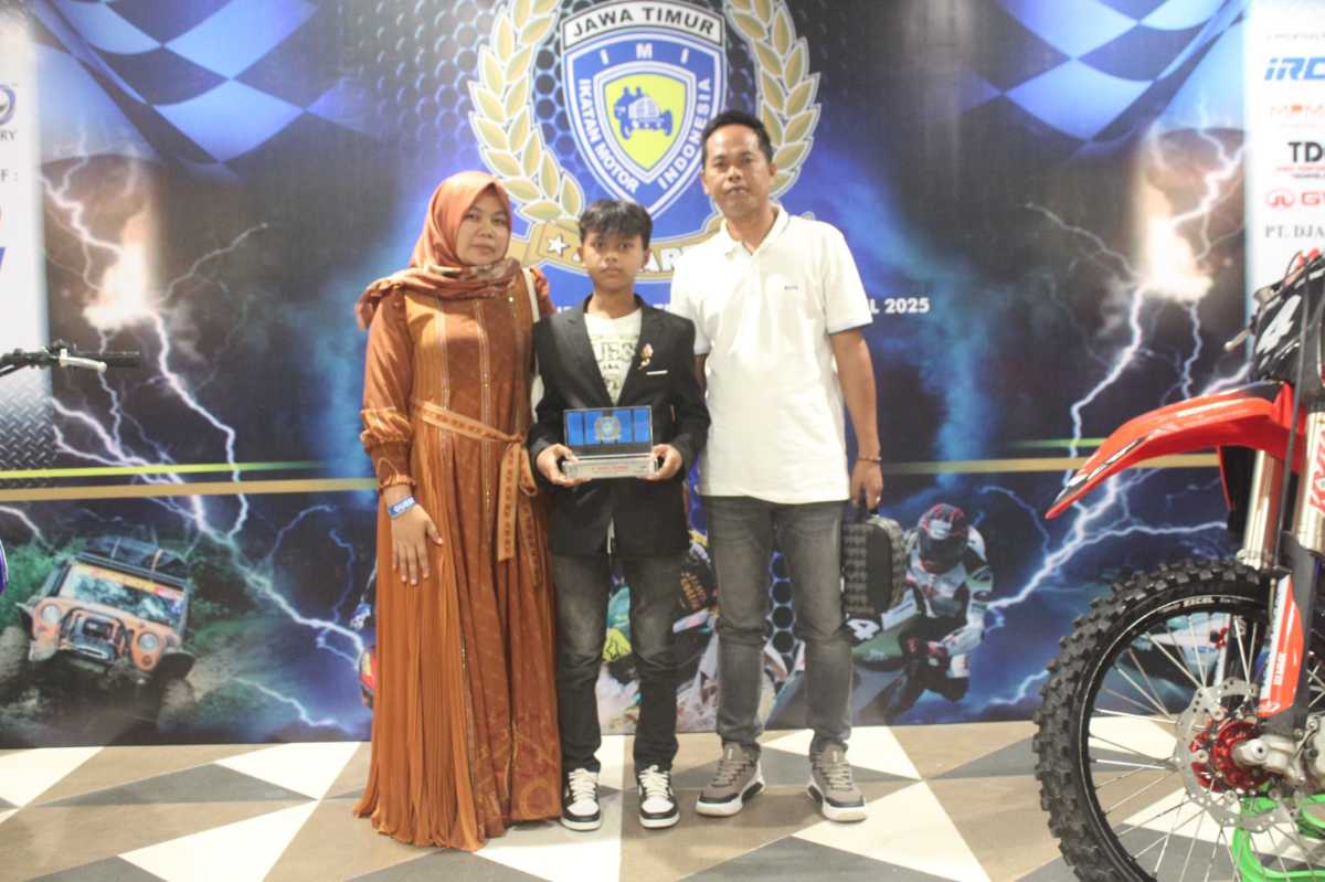 Rafi Ahmad bersama kedua orang tuanya