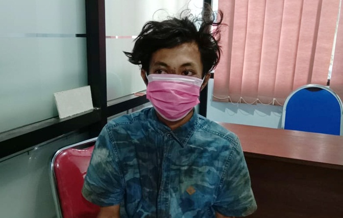 AB (22) warga Dusun Sorok, Desa Sanggraagung, Kecamatan Socah, Kabupaten Bangkalan, tersangka curat dan curas yang beraksi di 7 TKP.
