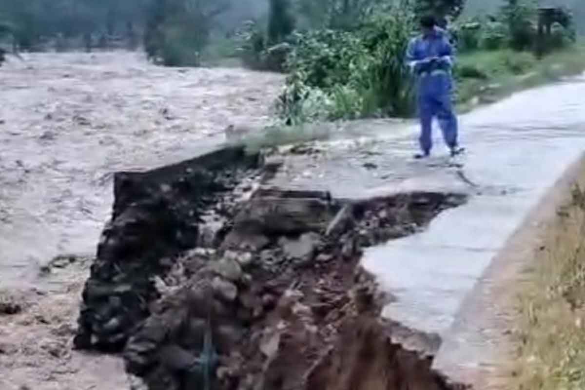 Tergenang Banjir dan Longsor, Sejumlah Jalan di Trenggalek Putus