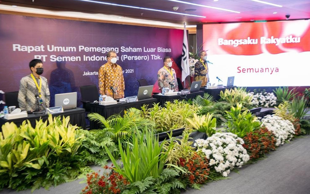 Komisaris Utama SIG, Rudiantara (dua dari kiri), saat memimpin Rapat Umum Pemegang Saham Luar Biasa PT Semen Indonesia (Persero) Tbk. Foto: Ist