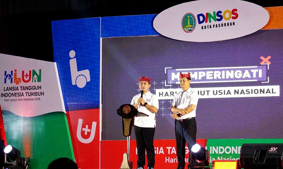 Wali Kota Pasuruan didampingi wakilnya ketika memberi sambutan dalam peringatan HLUN 2026.