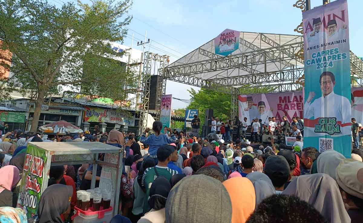 Suasana jalan sehat bareng pasangan AMIN di Ringin Contong Jombang.