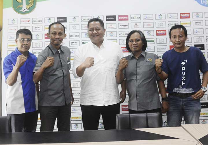 Wakil Wali Kota Surabaya, Whisnu Sakti Buana bersama pengurus SIWO PWI Jatim usai berdialog.