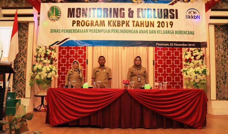 Sekdakot Pasuruan Drs. H. Bahrul Ulum, M.M. (tengah) saat membuka acara.