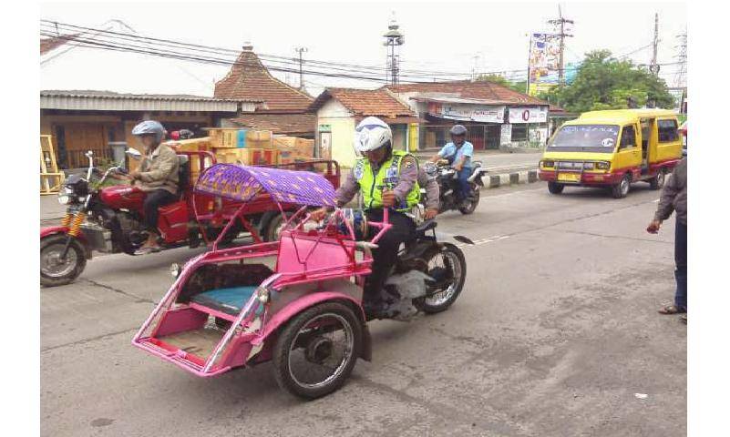 Bentor di Mojokerto Disapu Bersih