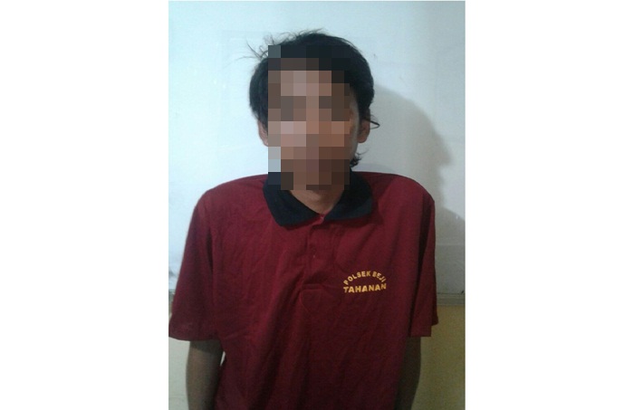 Tersangka pengedar pil koplo yang ditangkap petugas Kepolisian Beji Pasuruan.