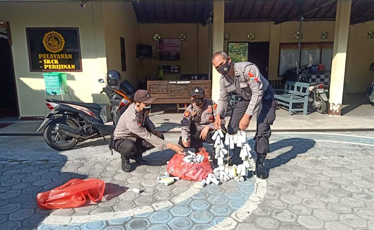 Inilah petasan yang diamankan petugas Polres Blitar, Kamis (13/5/2021). foto: ist.