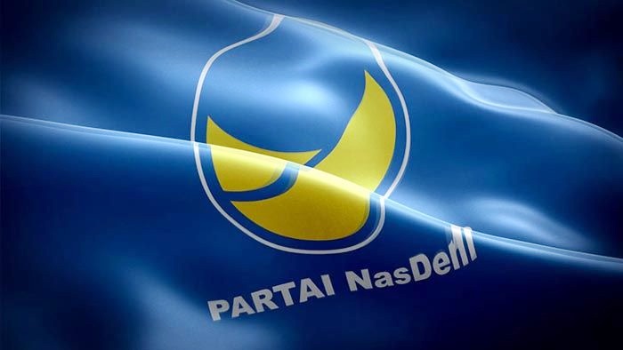 Berikan Bantuan Berjenjang, Partai Nasdem Jember Serahkan 200 Baju Hazmat kepada Bupati Hendy