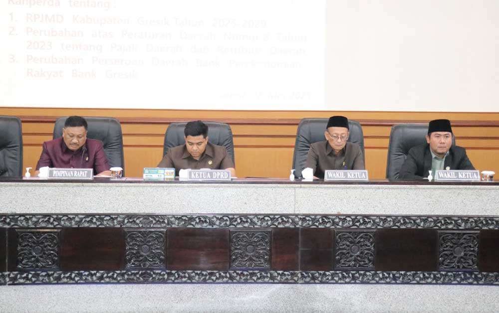 Enam Fraksi DPRD Gresik Sampaikan PU Atas 3 Raperda Prakarsa Pemkab