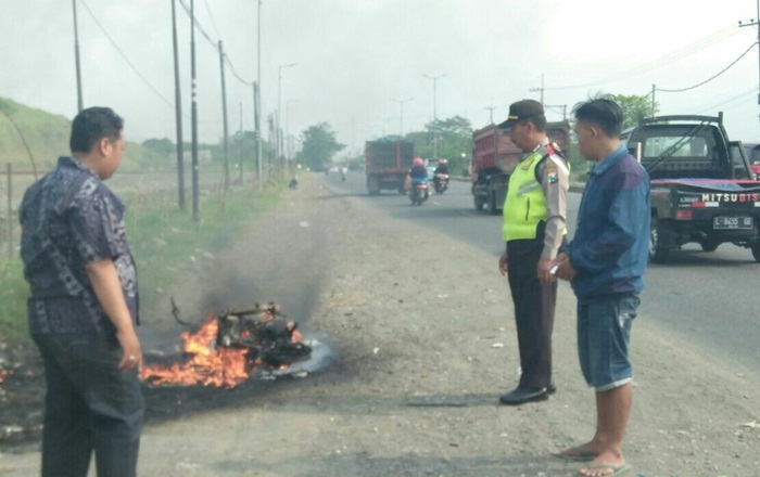 Bawa Rezim, Motor Matic di Sidoarjo Ludes Terbakar 
