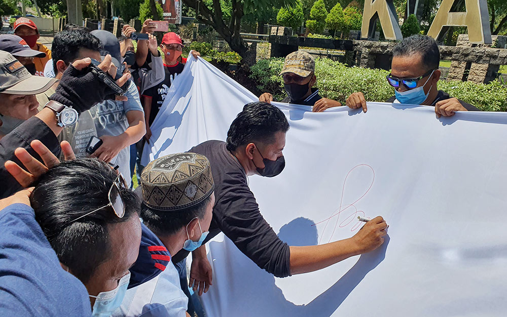 Lira Galang Sepuluh Ribu Tanda Tangan, Dukung KPK Tuntaskan Kasus Bupati Tantri dan Suaminya