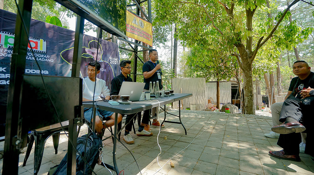 Narasumber workshop saat memberikan paparan.