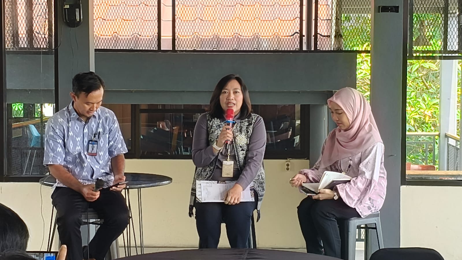  Deputi Kepala KPwBI Kediri, Dea Andarina, saat menyampaikan paparan. Foto: Muji Harjita/BANGSAONLINE.com
