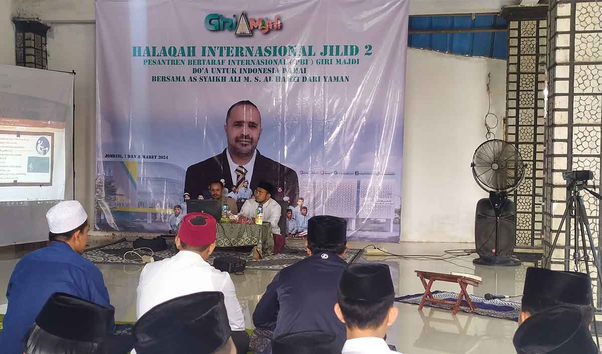 Halaqah Internasional yang berlangsung di Pondok Pesantren Giri Majdi Jombang.